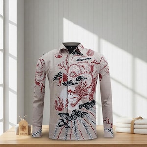 Handgjord indonesisk batikskjorta, drakmotiv, smal passform i bomull, javanesisk boho-topp