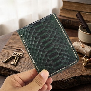 Cartera plegable de piel de pitón verde, tarjetero de piel exótica cosido a mano.