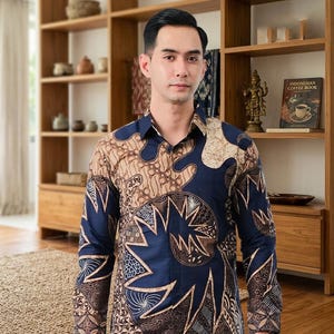 Autentica camicia da uomo indonesiana in batik, cotone, maniche lunghe, stampa giavanese, camicetta formale realizzata a mano