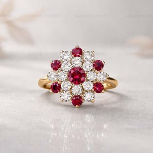 Runder Rubin und Moissanit Cluster Ring in Gold, Juli Birthstone Floral Halo Ring, Vintage Statement Verlobungsring, Elegantes Schmuck Geschenk