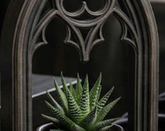 Gotische kathedraal raamplanter | Handgeschilderde 3D-geprinte succulentenstandaard | Donkere academische woondecoratie | Boogornament voor planten