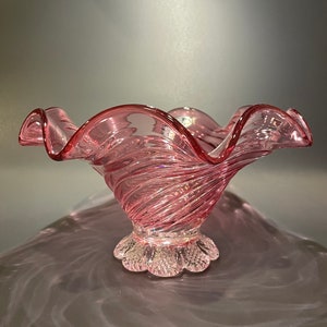 Riekes Chalet Canada 24%+ Lead Crystal Ruffled Cranberry Bowl Vintage Foil Tag