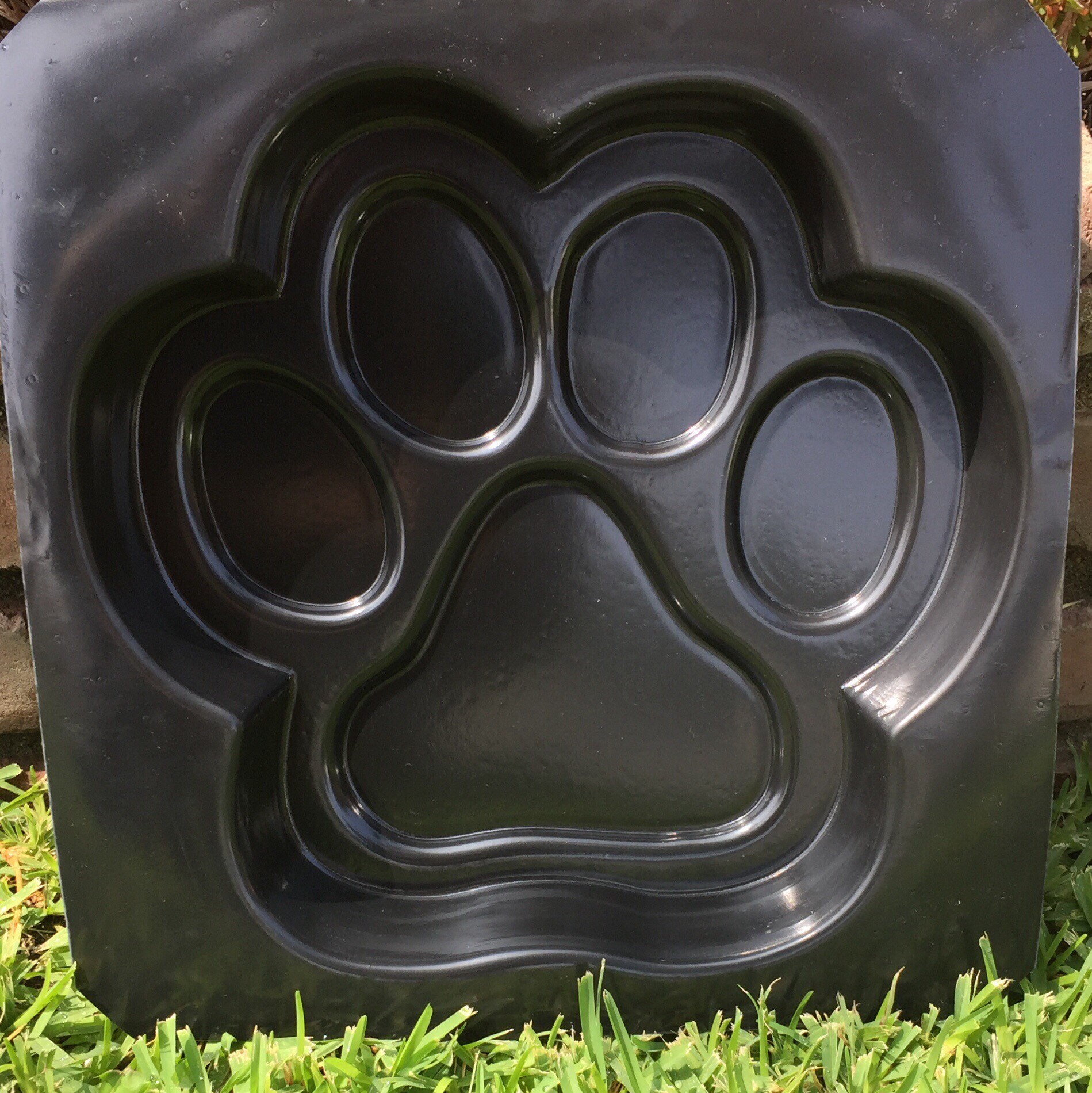 Bulldog stepping stone abs plastic mould concrete mold 10" x 1.5" thick 