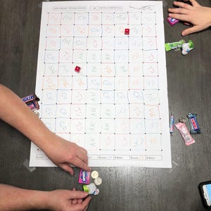18 x 24 tum utskrivbara spelplaner med prickar och rutor, med instruktioner, storformatsskrivare krävs