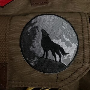 Wolf And Moon Patch, Howling Wolf Iron On Applique, Night Sky Wilderness Sew On Badge for Jackets Hats Backpacks, Camping Gift