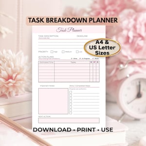 Könnte beinhalten: Ein weißes Aufgabenplaner-Blatt mit rosa Akzenten und schwarzem Text. Die Überschrift lautet TASK BREAKDOWN PLANNER und Task Planner. Es enthält Abschnitte für Aufgabenbeschreibung, Frist, Priorität, Aktionspläne und Notizen.