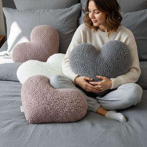 Teddy Heart Pillow, Boucle Plush Cushion, Cozy Aesthetic Decor, Romantic Gift, Nursery Sofa, Bedroom Soft Fleece Handmade Accent bild 4