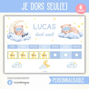 Peut inclure: Une impression numérique avec un design bleu et blanc, avec le texte "JE DORS SEUL(E)" et "LUCAS dort seul". Le design comprend des illustrations d'ours en peluche, de nuages, d'étoiles et d'une lune. L'impression est personnalisable.