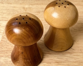 Vintage Wood Mushroom Salt Pepper Shakers Carlsbad Caverns New Mexico Pair