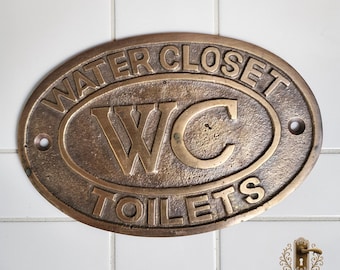 "Weich gegossenes Messing ""WC"" Türschild im Vintage-Stil - Klassisches Badezimmerdekor."