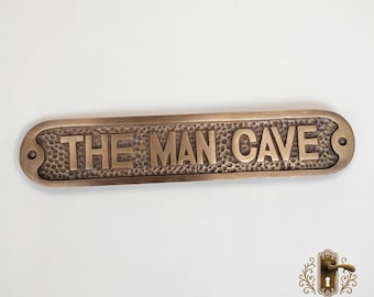 Massives Messing 'The Man Cave' Türschild, individuelles Mann Höhle Dekor, einzigartiges Messingschild für Hausbar, Garage oder Lounge