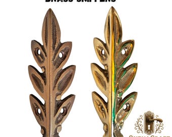 Set aus Olivenblatt-Eckenschutz aus massivem Messing, Vintage dekorative Schrank- und Regalbeschläge