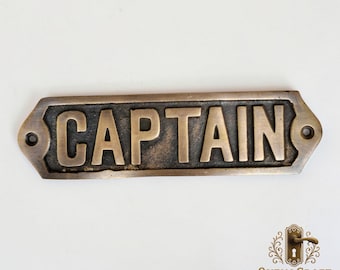 "Vintage Style ""CAPTAIN"" Türschild aus schwerem Messingguss."