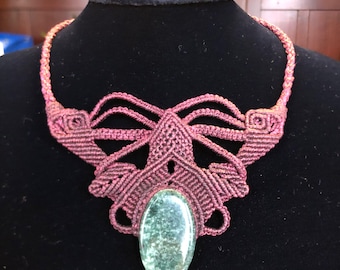 Ethereal Earth & Vine: handgeknoopte statementketting macraméjade