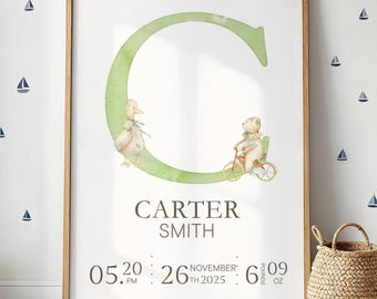 Póster de nacimiento personalizado con inicial para habitación infantil, arte mural con nombre de bebé y animales, impresión personalizada para recién nacidos, decoración neutra para habitación infantil, descarga digital