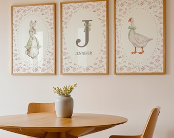 Juego de arte de pared personalizado para habitación de bebé, impresión de nombre inicial personalizado, pósteres de conejo y ganso, decoración floral para habitación de niña.