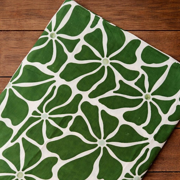 Tela de algodón floral verde y blanco, tela estampada a mano, textil de algodón indio, tela acolchada 100 % algodón cortada a medida, tela para correr