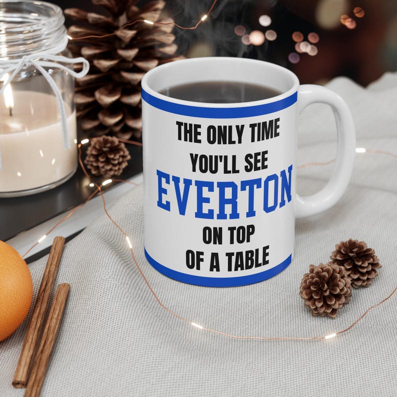 Everton FC Mug LN – Mug Officiel Du Club, Design Sobre, Parfait Pour Les Fans Des Toffees – Cadeau Pour Supporter