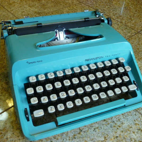 Remington Ten Forty portable typewriter in rare fabulous 60's aquamarine blue works great