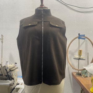 Kamizelka z brązowej wełny w stylu vintage, kołnierz ze sztucznego futra, kieszenie naszywane