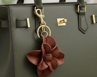 Leather Flower Bag Charm – Beaded Flower Keychain, Elegant Accessory