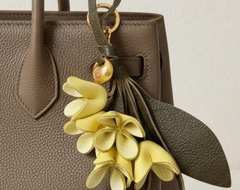 Handmade Leather Flower Bag Charm – Paracord Keychain Accessory