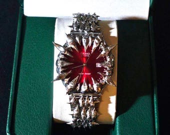 Reloj Casio con pinchos / Esfera roja, reloj de pulsera gótico punk