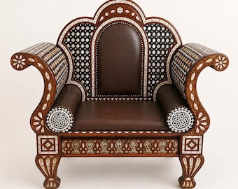 Handgemaakte Marokkaanse troonstoel – been, fauteuil met parelmoer inleg, cederhouten leeraccent