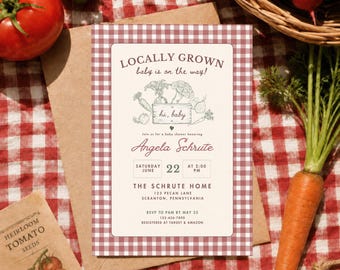 Invito per baby shower a tema mercato contadino, modello modificabile per orto, invito rustico vintage a quadretti neutri, download stampabile da Canva