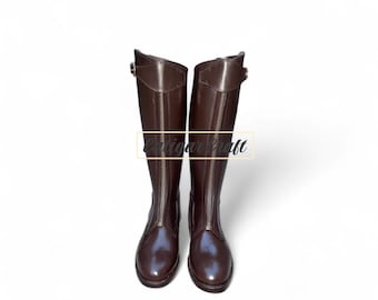 Botas de montar de caballería de cuero marrón — Botas de estilo militar vintage hechas a mano para recreaciones históricas y uso ecuestre.