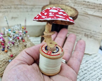 Vintage sewing gift toadstool sculpture cotton spool cream natural tone