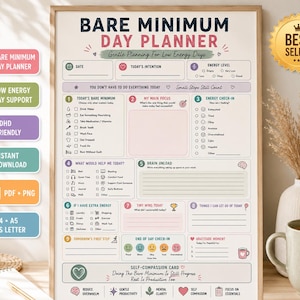 Puede incluir: Una hoja imprimible Bare Minimum Day Planner con secciones para intenciones diarias, niveles de energía, enfoque principal, descarga mental y gratitud. El diseño incluye casillas de verificación para tareas de autocuidado, metas y revisiones diarias.