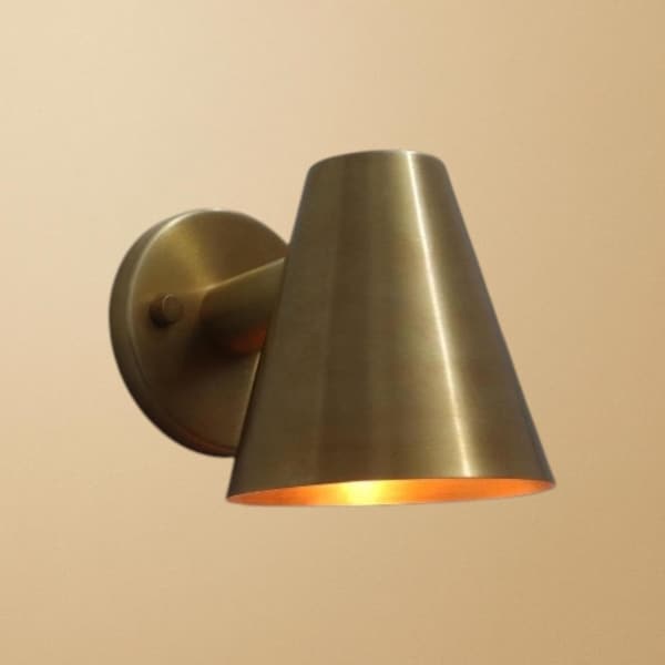 Handcrafted Brass Wall Sconce – Classic Decorative Lighting