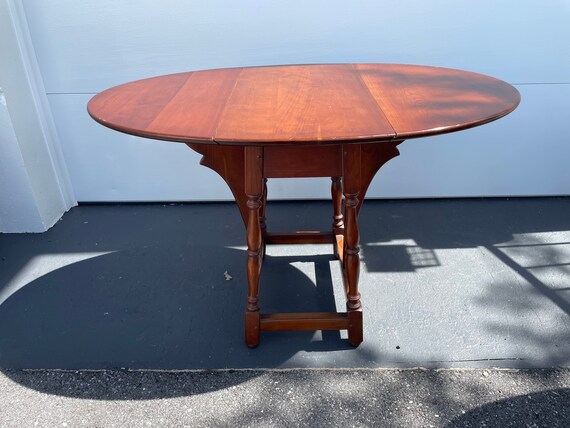 ONE LEFT Stickley Colonial Cherry Valley Gateleg Drop Leaf Oval