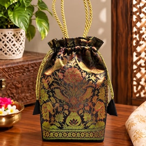 Schwarze, handgefertigte indische Potli-Tasche (25 x 25 cm), Brokat-Kordelzugbeutel, Boho-Clutch im Ethno-Stil, Geschenktasche für Hochzeiten, traditionelle Jacquard-Handtasche