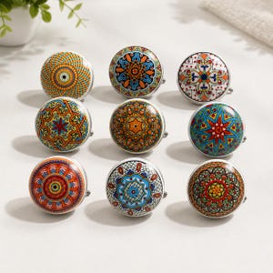 Juego de 9 pomos de cerámica coloridos para cajones, tiradores de armario pintados a mano, pomos de muebles estilo mandala bohemio, tiradores para armarios de cocina y cómoda.
