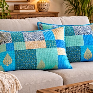 Türkisblaue Seiden-Patchwork-Kissenbezüge 20x26, handgefertigte Kantha-Kissenbezüge, indische Boho-Bettwäsche, gesteppter Dekokissenbezug