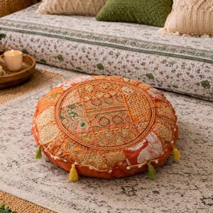 Funda de cojín de suelo estilo bohemio naranja de 18x18 cm con patchwork, bordada a mano en la India, redonda, con forma de puf, estilo vintage, para meditación y decoración de sala de estar.