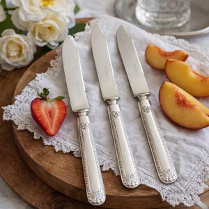 Antique 1835 R. Wallace Fruit Knives – Set of 3 Shell & Bead Pattern • c.1895–1910 image 5