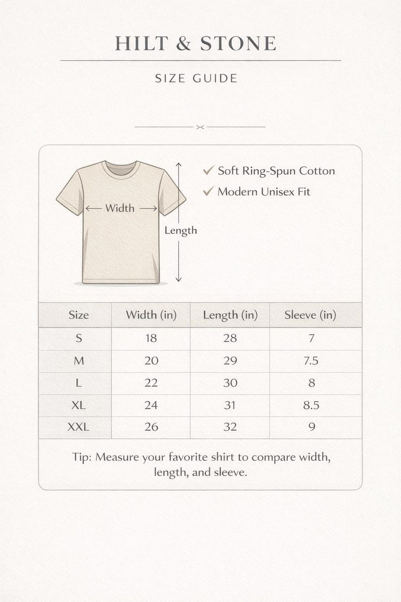 以下が含まれることがあります： Hilt & StoneのTシャツのサイズガイド。インチ単位の寸法が表示されています。SからXXLまでのサイズについて、幅、長さ、袖丈の測定値が含まれています。このシャツは、ソフトリングスパンコットン製で、モダンなユニセックスフィットです。