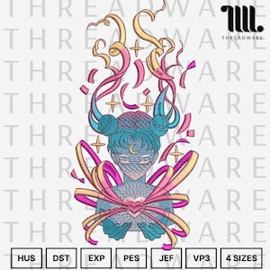 Puede incluir: Diseño bordado de un personaje de estilo anime con cabello azul, cuernos y una luna creciente. El diseño incluye cintas rosas y doradas, estrellas y el texto "THREADWARE". Disponible en 4 tamaños y múltiples formatos de archivo.