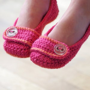 Children's Crochet Pattern Vanessa Big Sister Button Slipper Big Kid's shoe Sizes 10-2 Pattern 218 Instant Download kc550 image 2