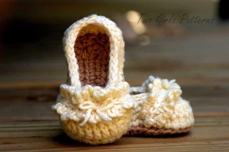 CROCHET PATTERN 108 Ruffle Ballet Flats Instant Download Baby Booties Crochet pattern baby shoe pattern baby sizes L image 1