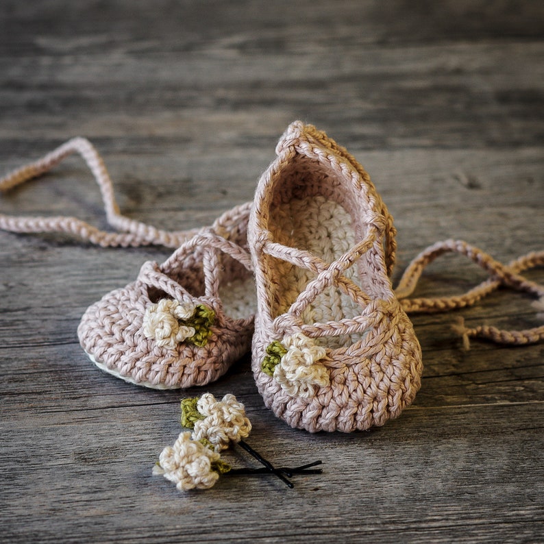 Crochet Baby Pattern Strappy Ballet Flats  Baby Ballerina  3 afbeelding 1