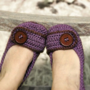Violet Womens House Slipper PDF crochet pattern - six sizes included - Women's 5 - 10  - Pattern number 205 Instant Download kc550