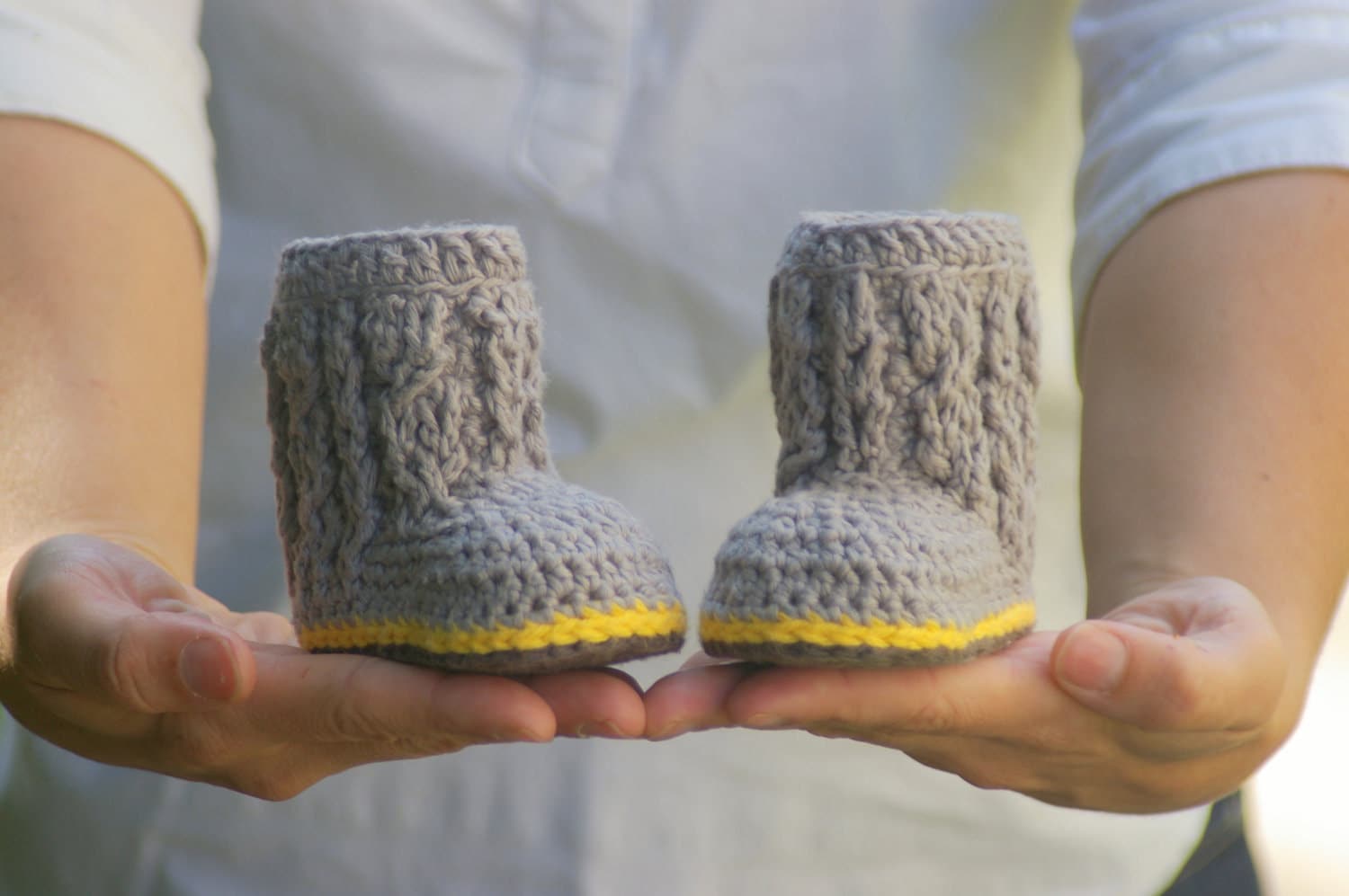 HÄKELANLEITUNG # 107 - Häkelanleitungen - Babyschuhe mit Zopfmuster - Instant Download - Babygrößen - Babyschuhe Häkelanleitung - Schuhmuster L