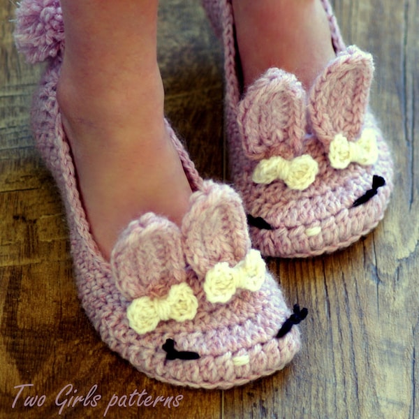 Children's Crochet Pattern -The Classic Year-Round Bunny Slipper - Big Kid's shoe Sizes 10-2 - Pattern 215 Instant Download kc550