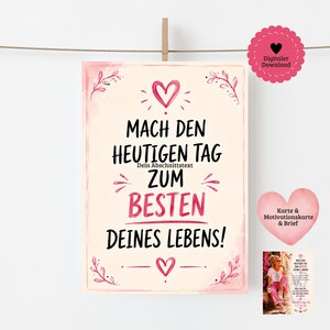 Puede incluir: Un póster rectangular con un fondo de acuarela rosa pálido que presenta el texto negro "MACH DEN HEUTIGEN TAG ZUM BESTEN DEINES LEBENS!" y "Dein Abschnittstext". El diseño incluye corazones y ramitas florales dibujados a mano.
