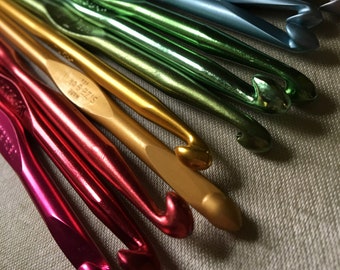 One aluminum crochet hook / choose your US size / C-2 D-3 E-4 F-5 G-6 7US H-8 I-9 J-10 K-10.5 L-11 M/N-13 N/P-15