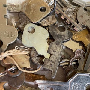 10 Vintage Keys | Brass/Gold-Tone, Silver-Tone, Mixed Metal Options | Assorted Flat, Old Keys for Crafts, Jewelry, Assemblage & Decor image 3